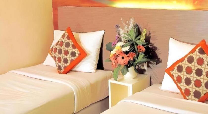 Clay Hotel Jakarta Exterior foto