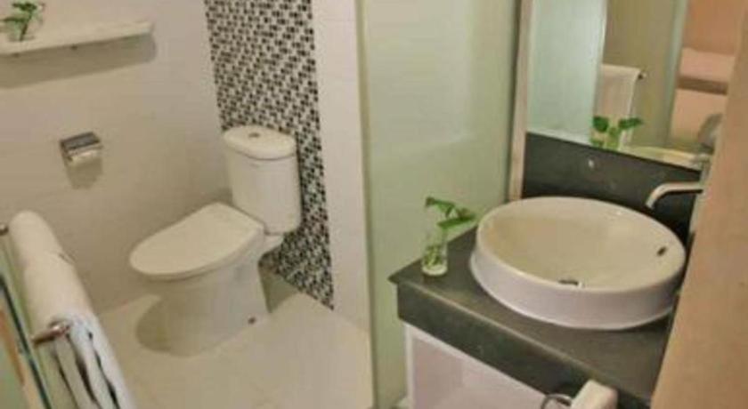 Clay Hotel Jakarta Exterior foto